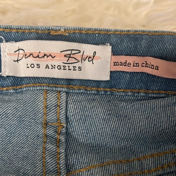 Denim Blvd. By Los Angeles woman’s ripped shorts.  size Small - Picture 6 of 11